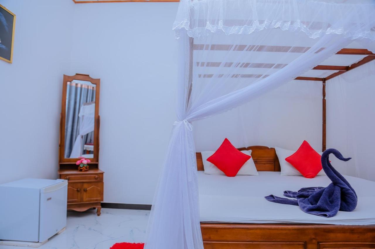 Bed and Breakfast Sajana Ocean Hill Mirissa Exterior foto
