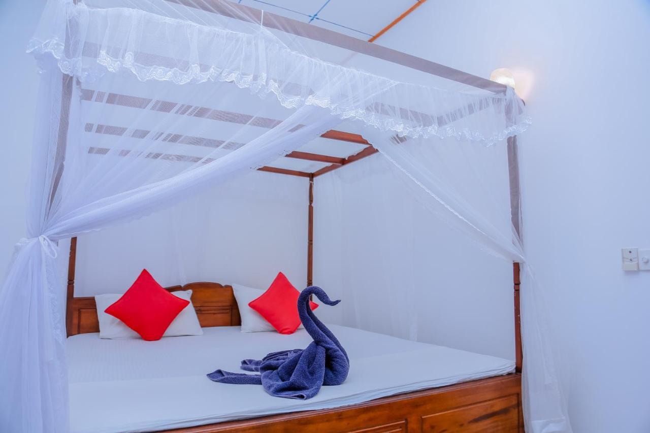Bed and Breakfast Sajana Ocean Hill Mirissa Exterior foto