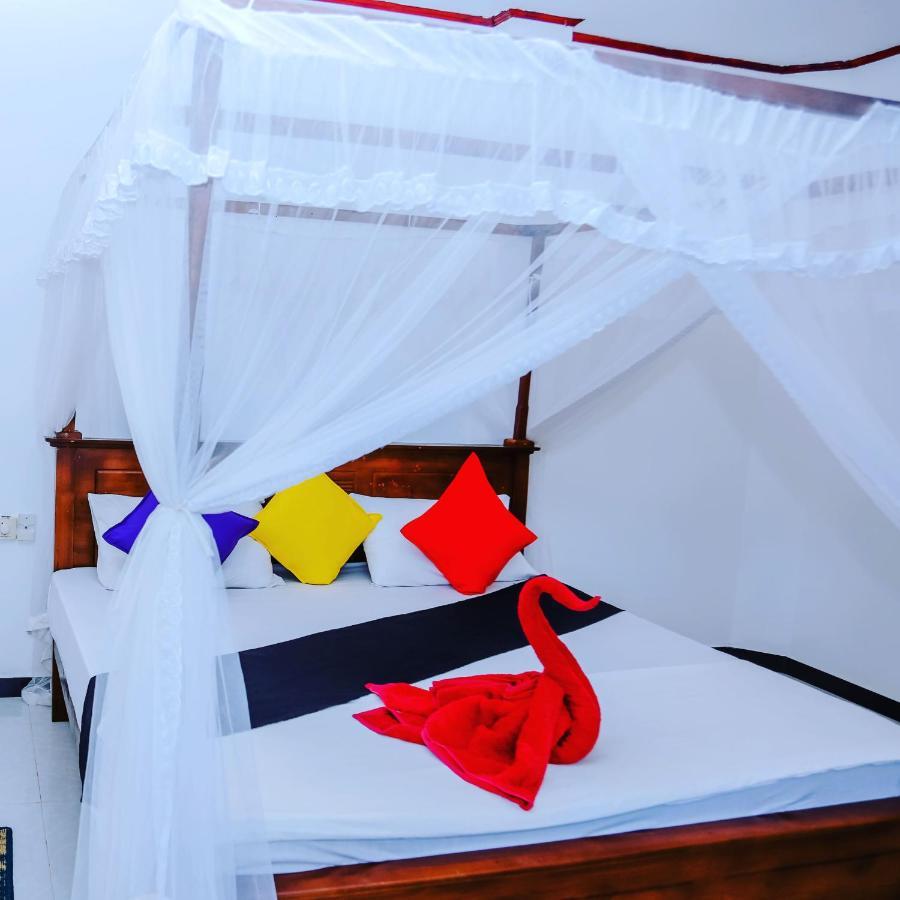 Bed and Breakfast Sajana Ocean Hill Mirissa Exterior foto