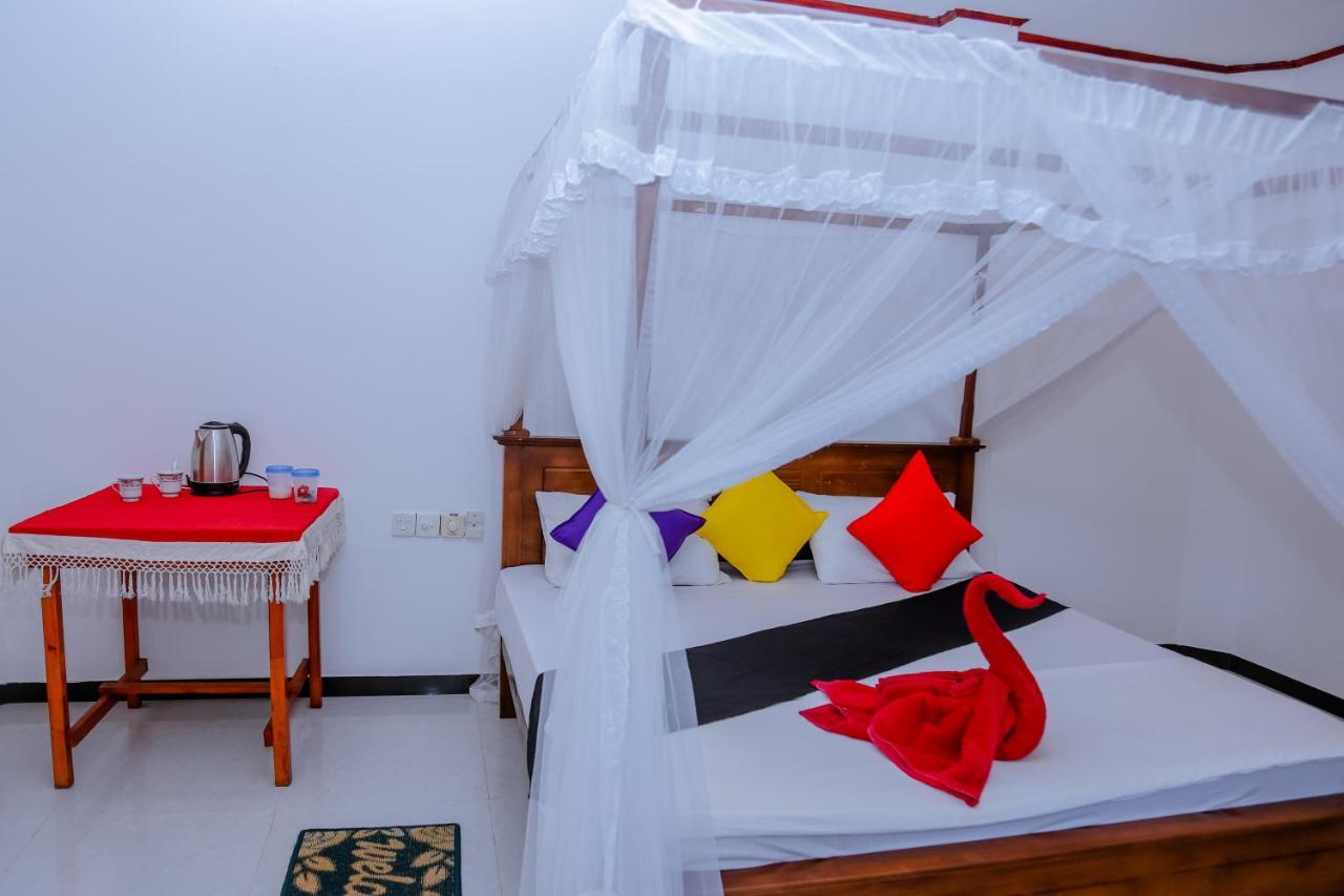 Bed and Breakfast Sajana Ocean Hill Mirissa Exterior foto
