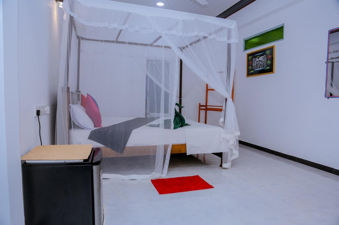 Bed and Breakfast Sajana Ocean Hill Mirissa Exterior foto