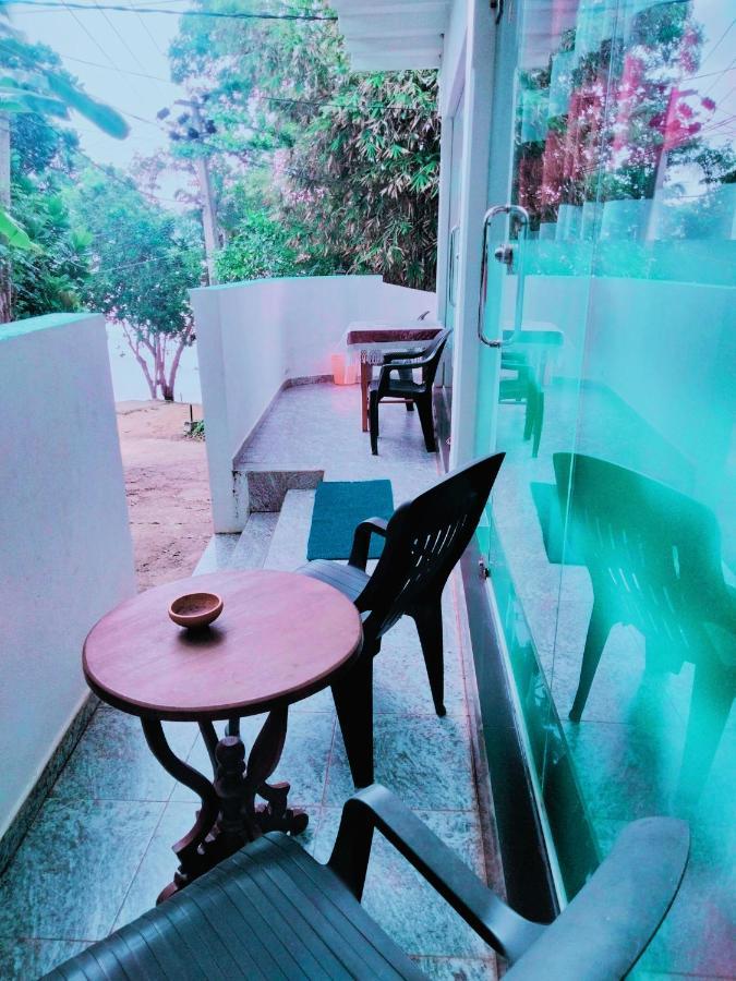 Bed and Breakfast Sajana Ocean Hill Mirissa Habitación foto