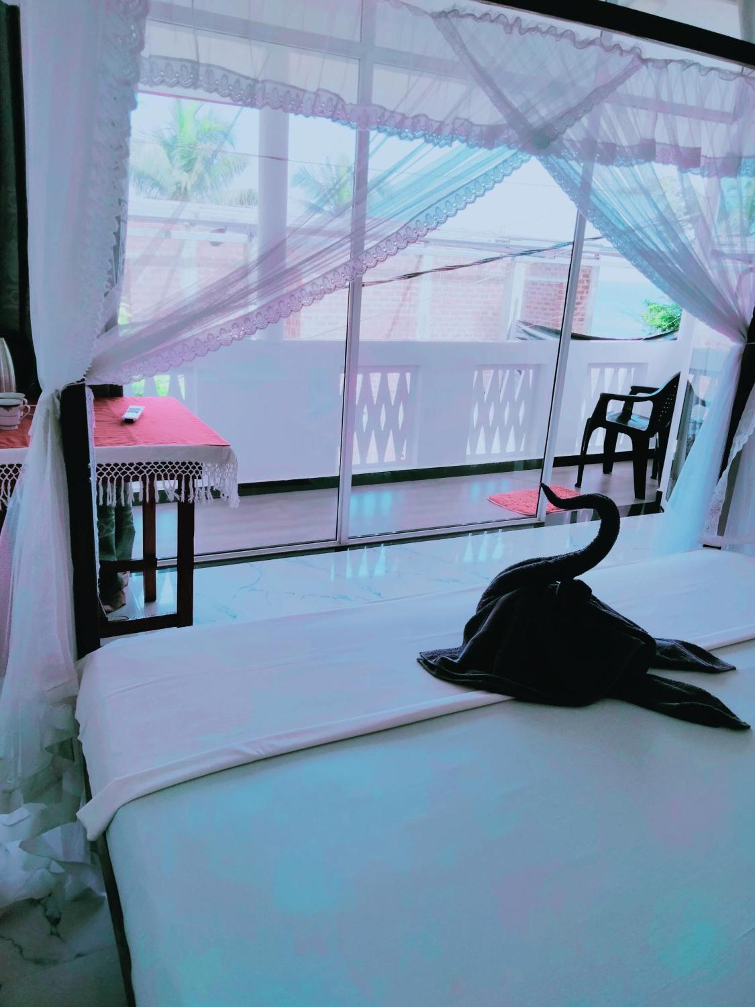 Bed and Breakfast Sajana Ocean Hill Mirissa Habitación foto